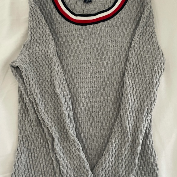 Tommy Hilfiger grey sweater - Picture 2 of 3